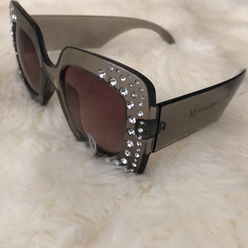 SUNGLASSES - Picture 3 of 3